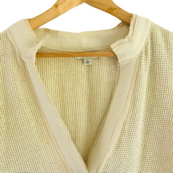 Banana Republic Cream & Gold Accent Thread Knitted Cardigan Size S - Picture 3 of 7